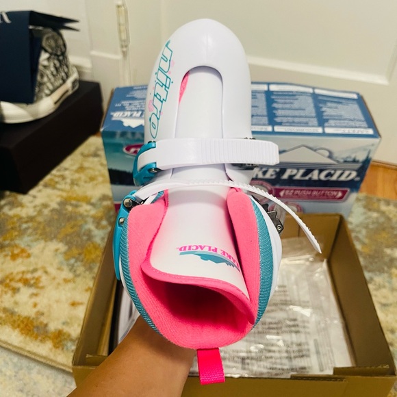 Like New Girl’s Size 1-4 Lake Placid Nitro 8.8 Adjustable Ice Skates White/Blue - Picture 11 of 16
